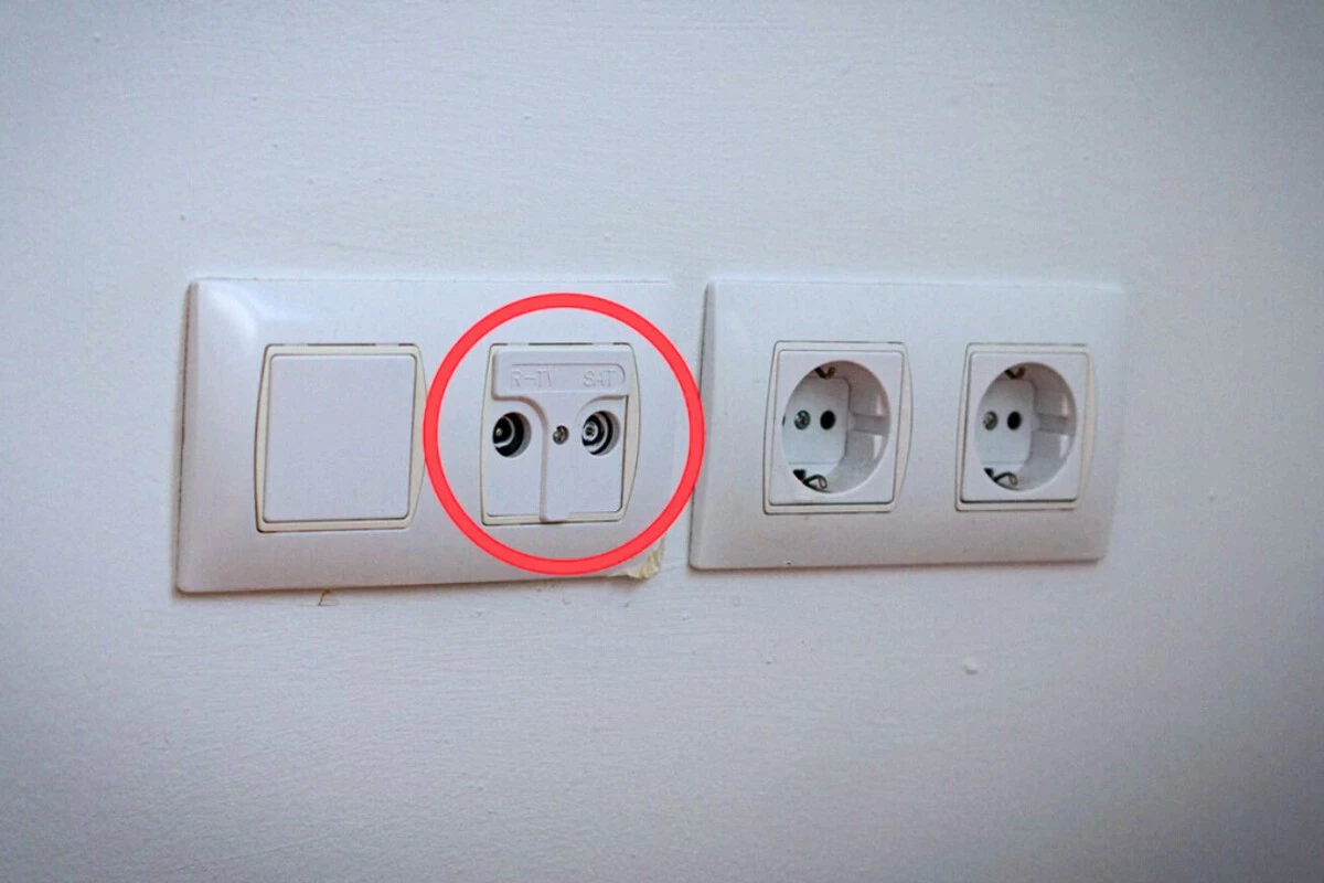 En este momento estás viendo Adiós a los problemas de WiFi. Así puedes convertir las tomas de antena de las habitaciones en una red Ethernet